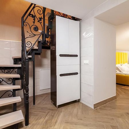 Avangard Saint Teodora III Apart Liov Exterior foto